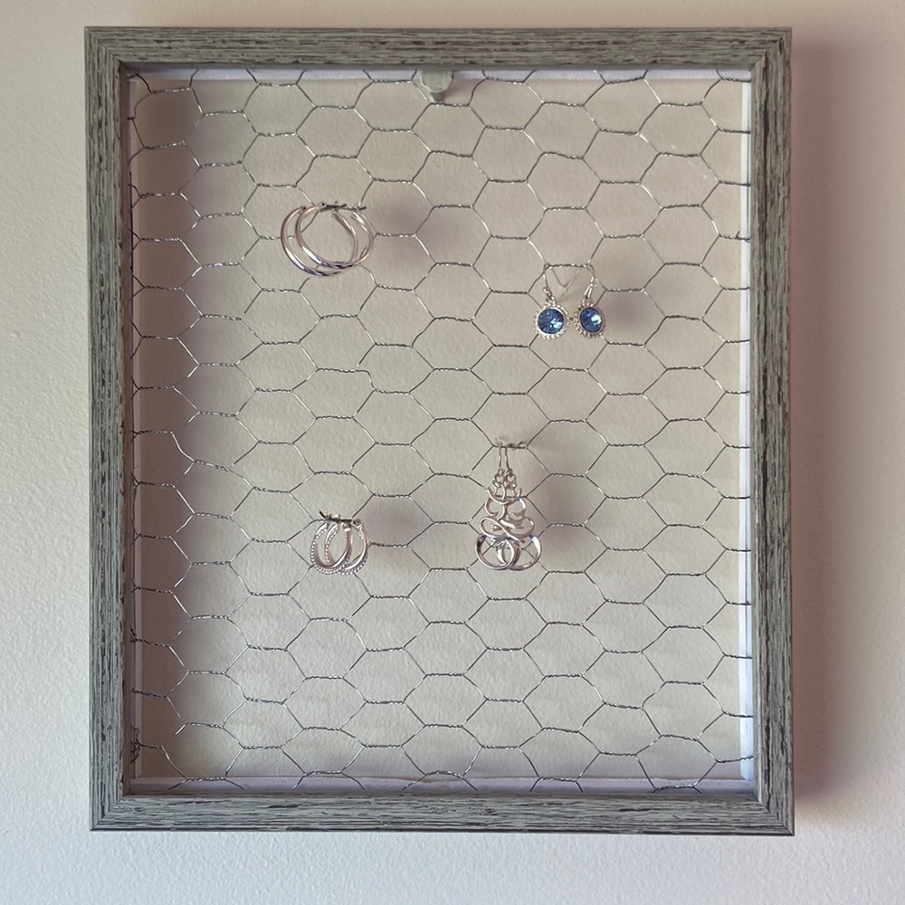 NWT Handmade Jewelry Organizer Picture Frame w/Chicken Wire Fun Way to Display